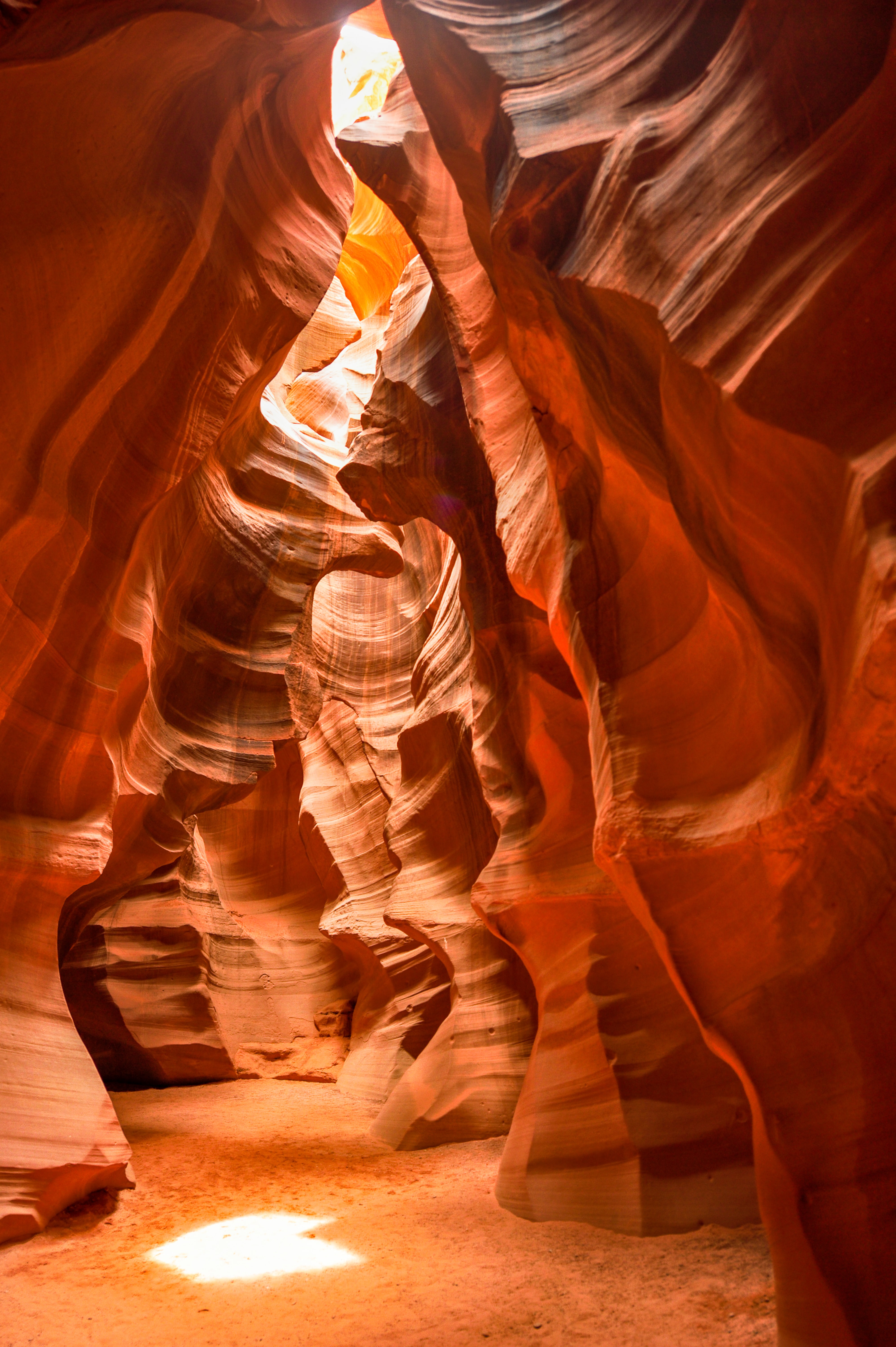 picture of antelope canyon taken by Leon Liu